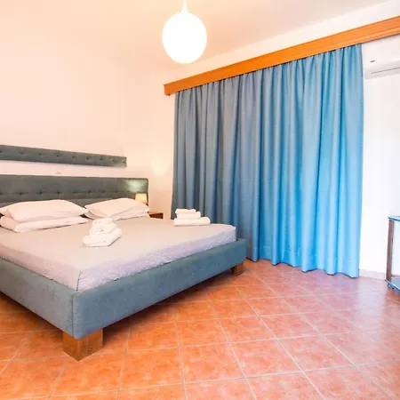 Del Mar Villa *